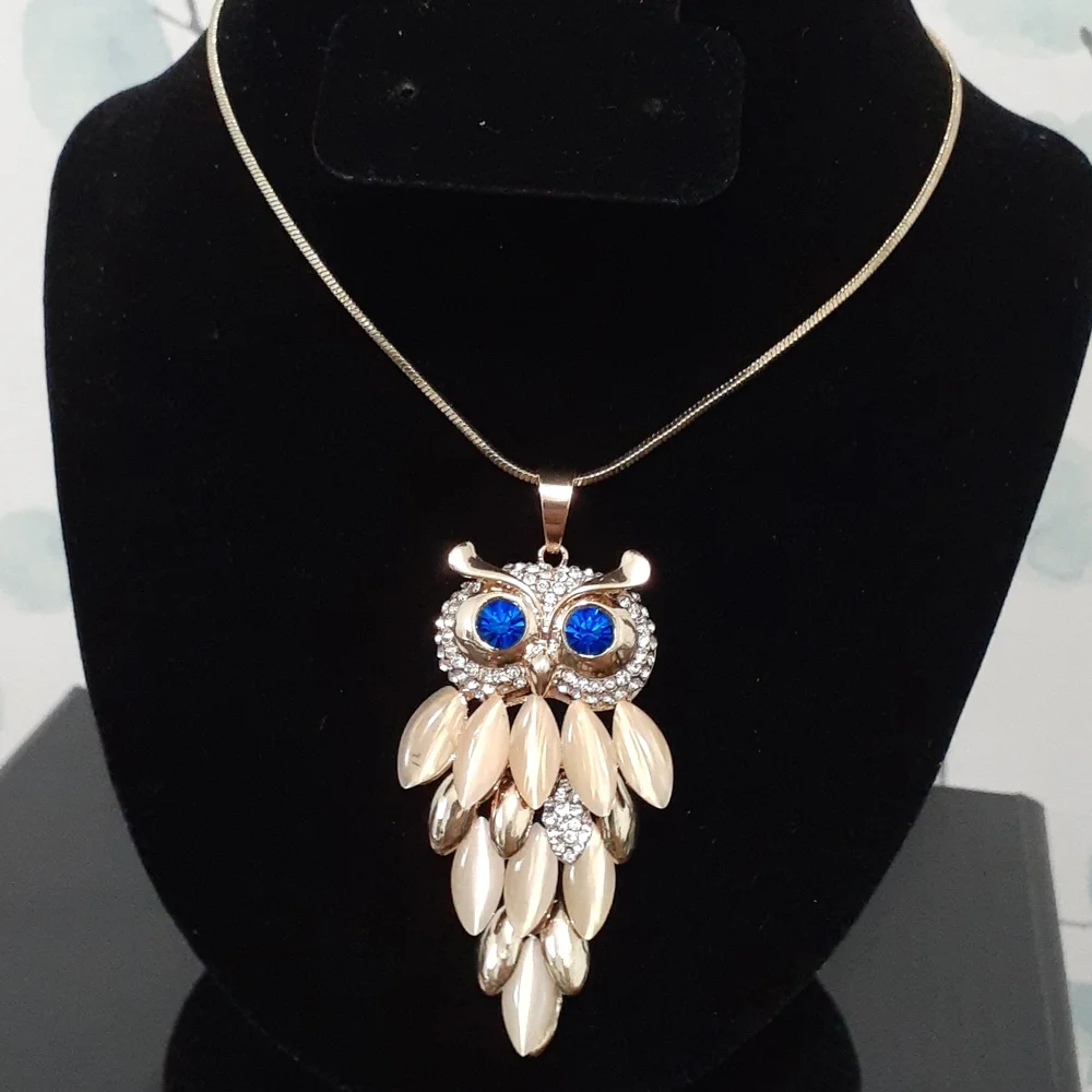 Gold Tone Owl Necklace - Picture 3 of 10